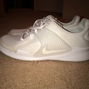 White Nike Arrowz